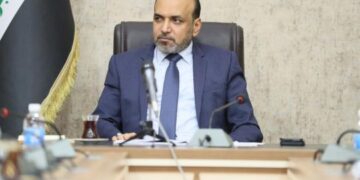 وزير العمل يقاضي مطعما “استغل وجوده فيه لأغراض دعائية”
