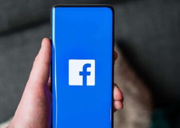 ثلاث خطوات لوقف الإعلانات على Facebook .. إذا شعرت أنّ هاتفك “يتنصّت عليك”