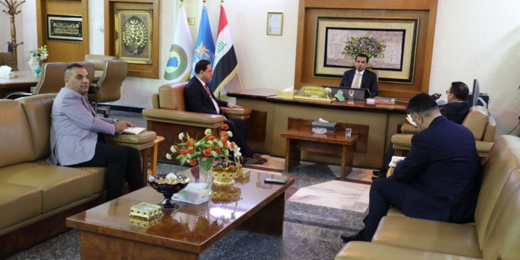 وزير النقل يجري جولة تفقدية لمقر الهيئة العامة للانواء الجوية