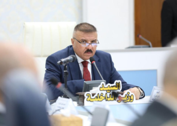 وزير الداخلية يعقد اجتماعاً مع قادة الشرطة لمناقشة الايجاز الفصلي