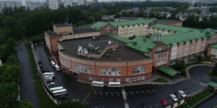 محكمة روسية تعلق عمل مدرسة “لأبناء الدبلوماسيين الأمريكيين”