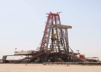 حفر بئر نفطي جديد بعمق 2471 مترا في حقل الزبير النفطي