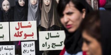 ايران .. تراجع المظاهر الدينية و النظام يتجاهل الحقائق