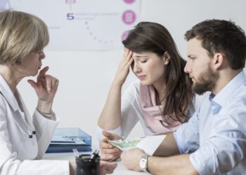 استطلاع رأي ..الموظفون يرحبون بالعودة للمكاتب “شريطة أن يكون العمل 4 أيام فقط أسبوعياً”