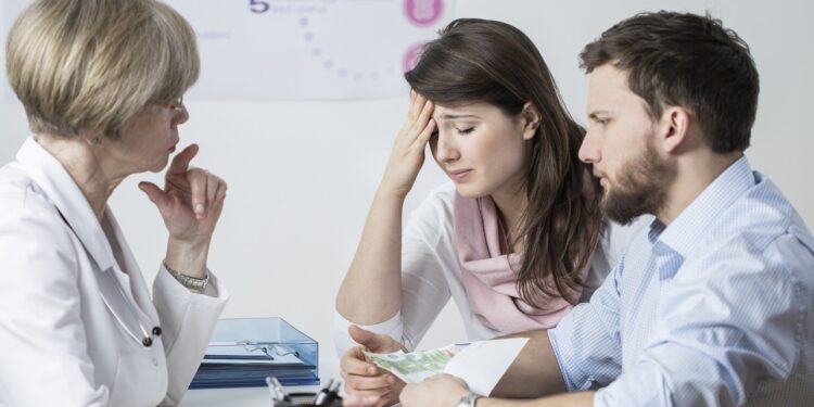 استطلاع رأي ..الموظفون يرحبون بالعودة للمكاتب “شريطة أن يكون العمل 4 أيام فقط أسبوعياً”