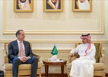 إنزال دبلوماسي أمريكي في السعودية لـ”استعادة النفوذ”