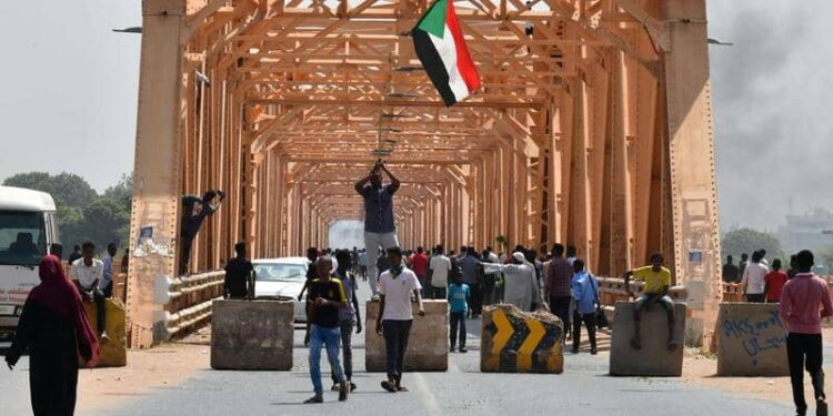 مقتل عراقي وابنته في اشتباكات السودان