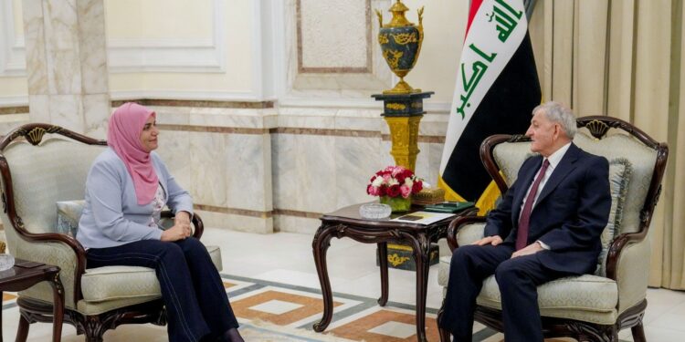 رئيس الجمهورية يستقبل وزيرة المالية