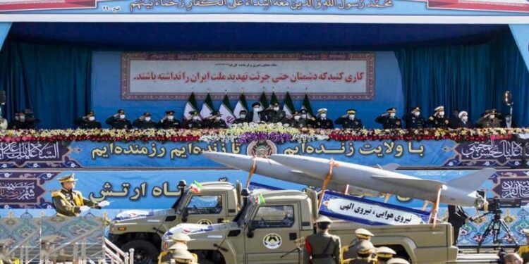 قائد الحرس الثوري .. الاستعراض العسكري في إيران “رسالة إلى دول المنطقة “