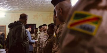 وزير الدفاع يوجه بالتحقيق مع آمر موقع التاجي العسكري وضابط أمنه
