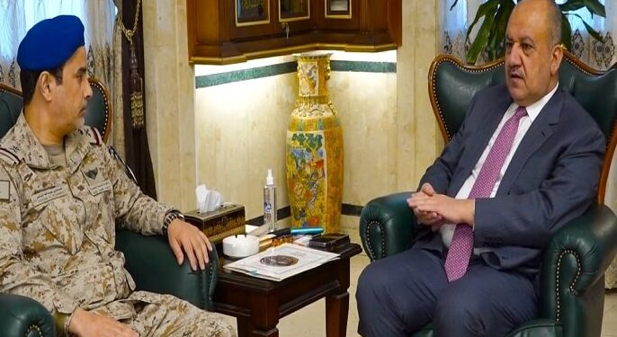 وزير الدفاع يستقبل رئيس هيئة الاستخبارات في القوات المسلحة السعودية