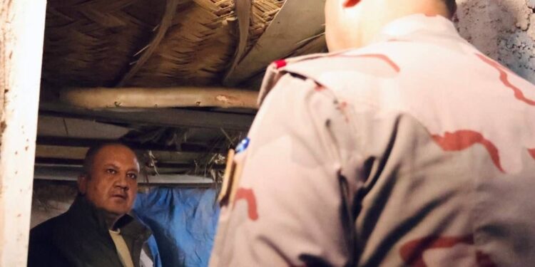 زيارات وزير الدفاع المفاجئة رسالة بــ”وجوب الاهتمام بالمقاتلين”