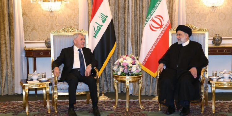 رئيس الجمهورية يصل طهران ويبدأ مباحثات مع نظيره الإيراني