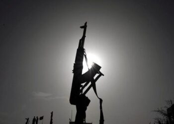 بين الضرورات الأمنية وتبعات عسكرة المجتمع … “تراخيص السلاح في العراق”