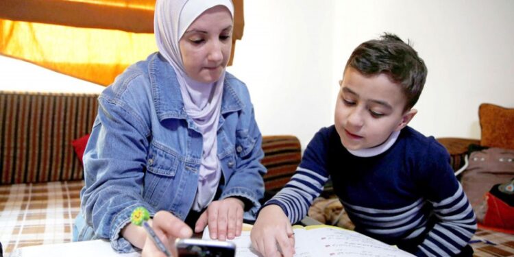 ظاهرة متفـــاقمة تزيد معاناة الأسر العراقية .. (التدريس الخصوصي)