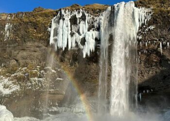 ايسلندا ,, كيف نفضت غبار “الإفلاس” واصبحت “معجزة سياحية” ؟