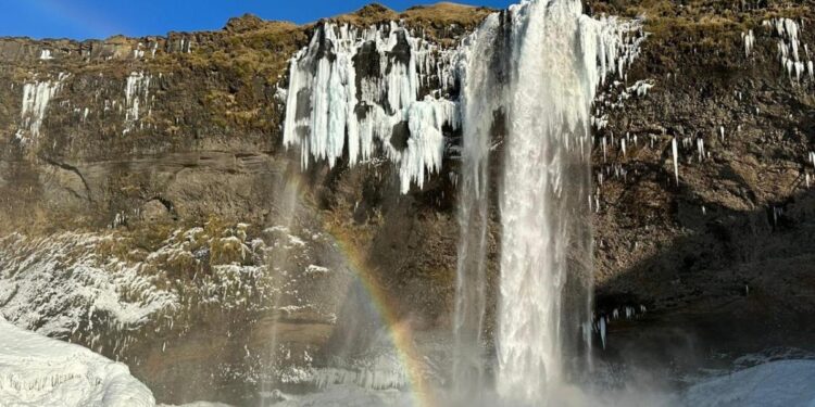 ايسلندا ,, كيف نفضت غبار “الإفلاس” واصبحت “معجزة سياحية” ؟