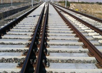 الربط السككي مع إيران.. هل سيؤثر على ميناء الفاو؟