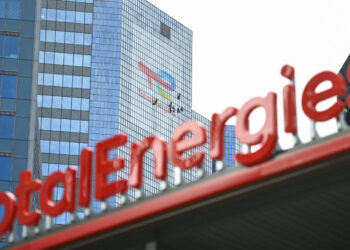 كشف أسباب “تراجع توتال” عن الشروط النهائية لـ(الصفقة العملاقة) في العراق