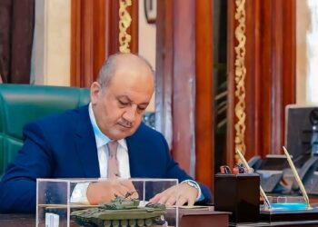 وزير الدفاع يوجه بــ”عزل أمر فوج في الجيش وإحالته إلى الأمرة”