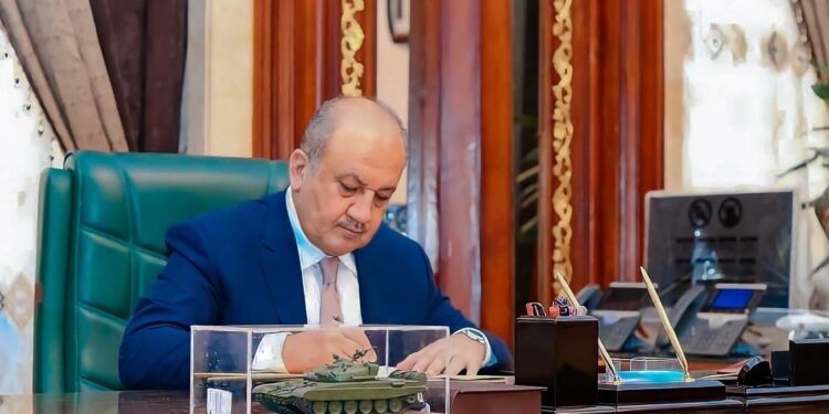 وزير الدفاع يوجه بــ”عزل أمر فوج في الجيش وإحالته إلى الأمرة”