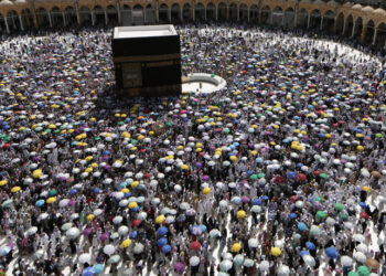 السعودية .. 100 معتمر جزائري في الشارع “بعد تعرضهم لاحتيال”