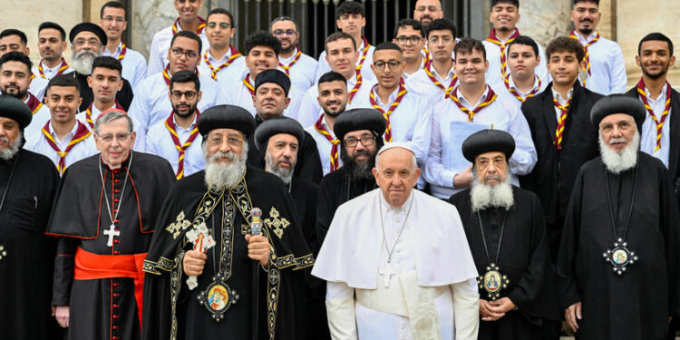 البابا فرانسيس يستقبل بابا الأقباط في الفاتيكان