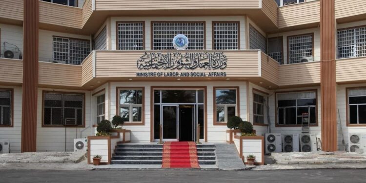 العمل: 10% من العاملين في القطاع الخاص مسجلون بالضمان الاجتماعي 