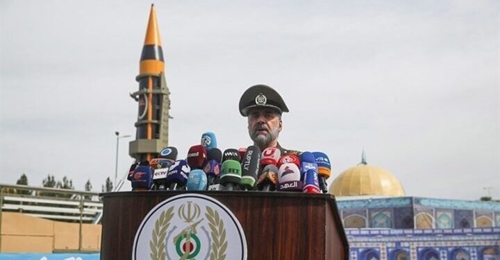 وزير الدفاع الإيراني .. سنكشف عن صواريخ باليستية جديدة في المستقبل القريب