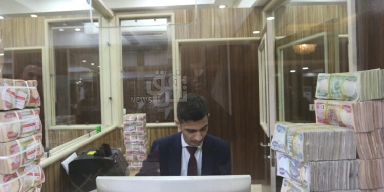 مصرف عراقي في لبنان موظفيها “يعلنون الإضراب” لــقلة الأجور