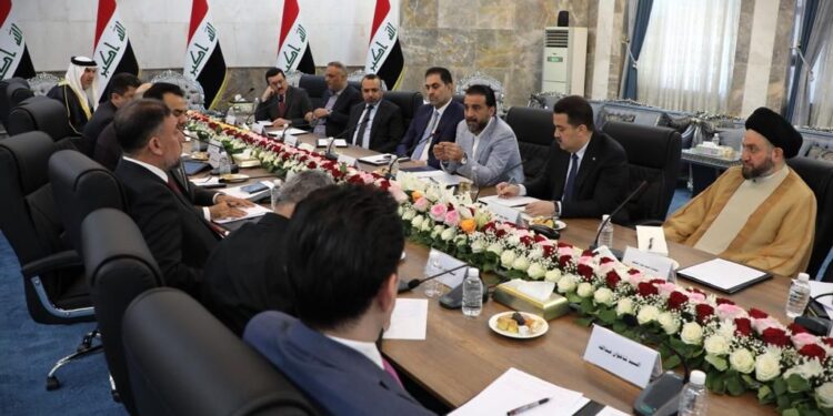 بالصور.. منزل الخنجر يرعى اجتماعاً لإدارة الدولة