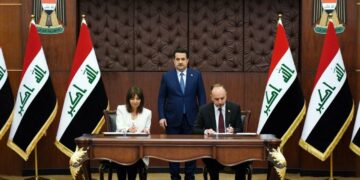العراق وباريس يوقعان “مذكرة تفاهم لتعزيز التعاون وتبادل الخبرات”