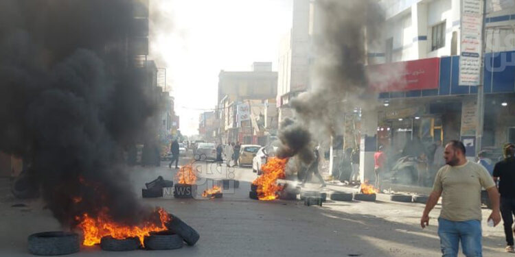 ذي قار …ساحة الحبوبي تختنق بدخان الإطارات المحترقة