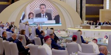 خبير قانوني يوضح دستورية مشاركة السوداني في قمة جدة