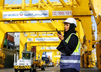 إطلاق أول خدمة “للشحن المباشر” بين الإمارات والعراق