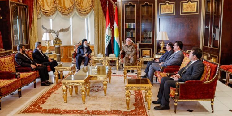 مسعود بارزاني يبحث مع زعيم الحركة الإسلامية الكوردستانية علاقات بغداد وأربيل