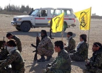 إنزال الأعلام الإيرانية من مقرّات الجماعات المسلّحة في سوريا