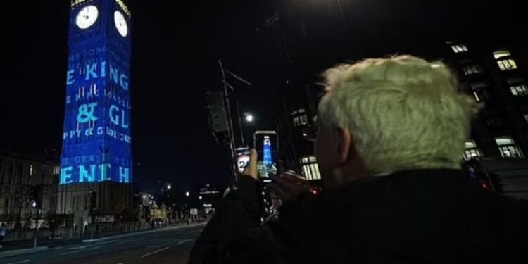 بيج بن تتزيـــن بألوان العلم البريطاني احتفالا بتتويج الملك تشارلز