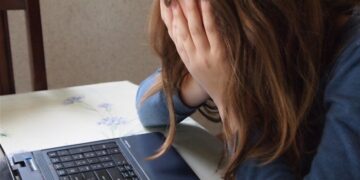 المغرب .. 1.5 مليون امرأة تعرّضن للعنف الرقمي ,,, “تحرّش جنسي وتنمّر وتشهير”