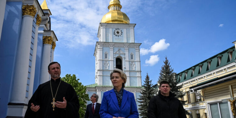 رئيسة المفوضية الأوروبية تصل كييف لإحياء “يوم أوروبا”