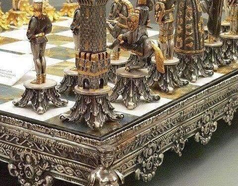 حقيقة صورة رقعة الشطرنج ,,, من شاه إيران إلى ملك مصر؟