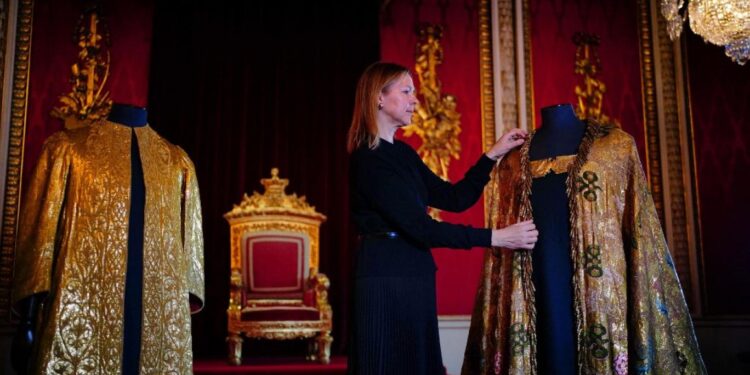 تشارلز يتوج بملابس أسلافه ,,, “دفاعا عن الاستدامة”