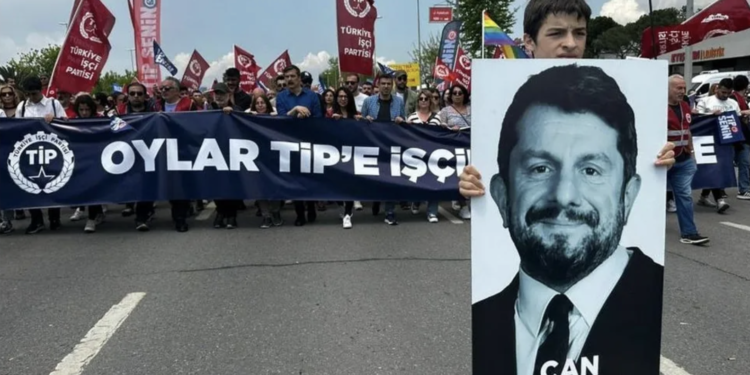 تركيا .. سجين يصبح نائبا بالبرلمان التركي