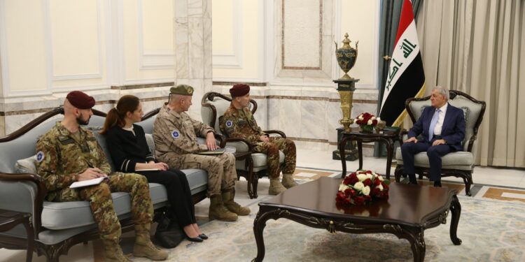 رئيس الجمهورية يستقبل قائد بعثة الناتو في العراق