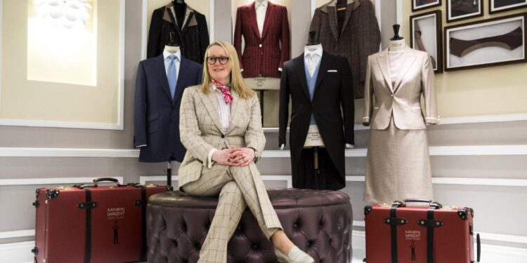 شارع “سافيل رو” في لندن يزهو بـ”أزياء المجد”