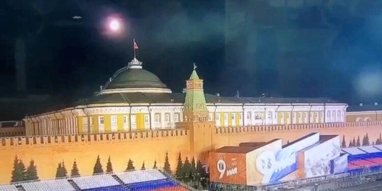 موسكو تتهم واشنطن بــ”المسؤولية عن الهجوم الذي استهدف مقر الكرملين”