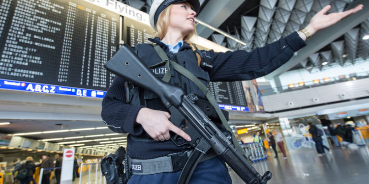 أنقرة تستدعي السفير الألماني .. عقب “توقيف” صحفيين تركيين