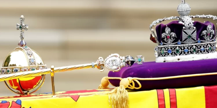 الهند تطالب بمجوهراتها وتحفها التاريخية التي (نهبها الاستعمار البريطاني)