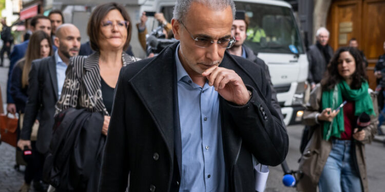 طارق رمضان .. بريء أم ارتكب 3 عمليات اغتصاب بنفس الليلة ؟