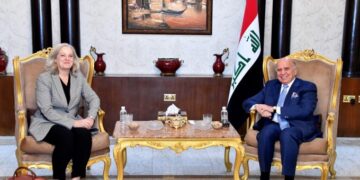 رومانوسكي تجتمع بوزير الخارجية فؤاد حسين